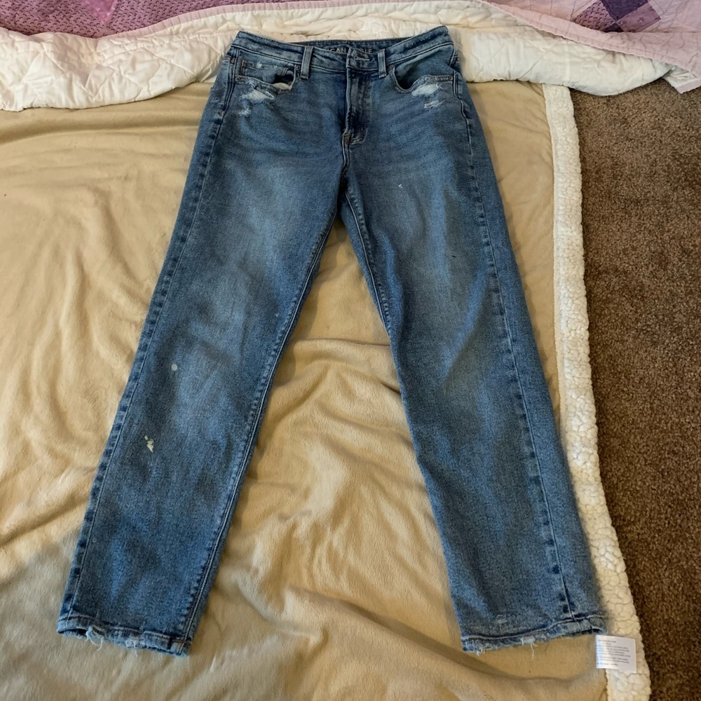 AMERICAN EAGLE MOM JEANS